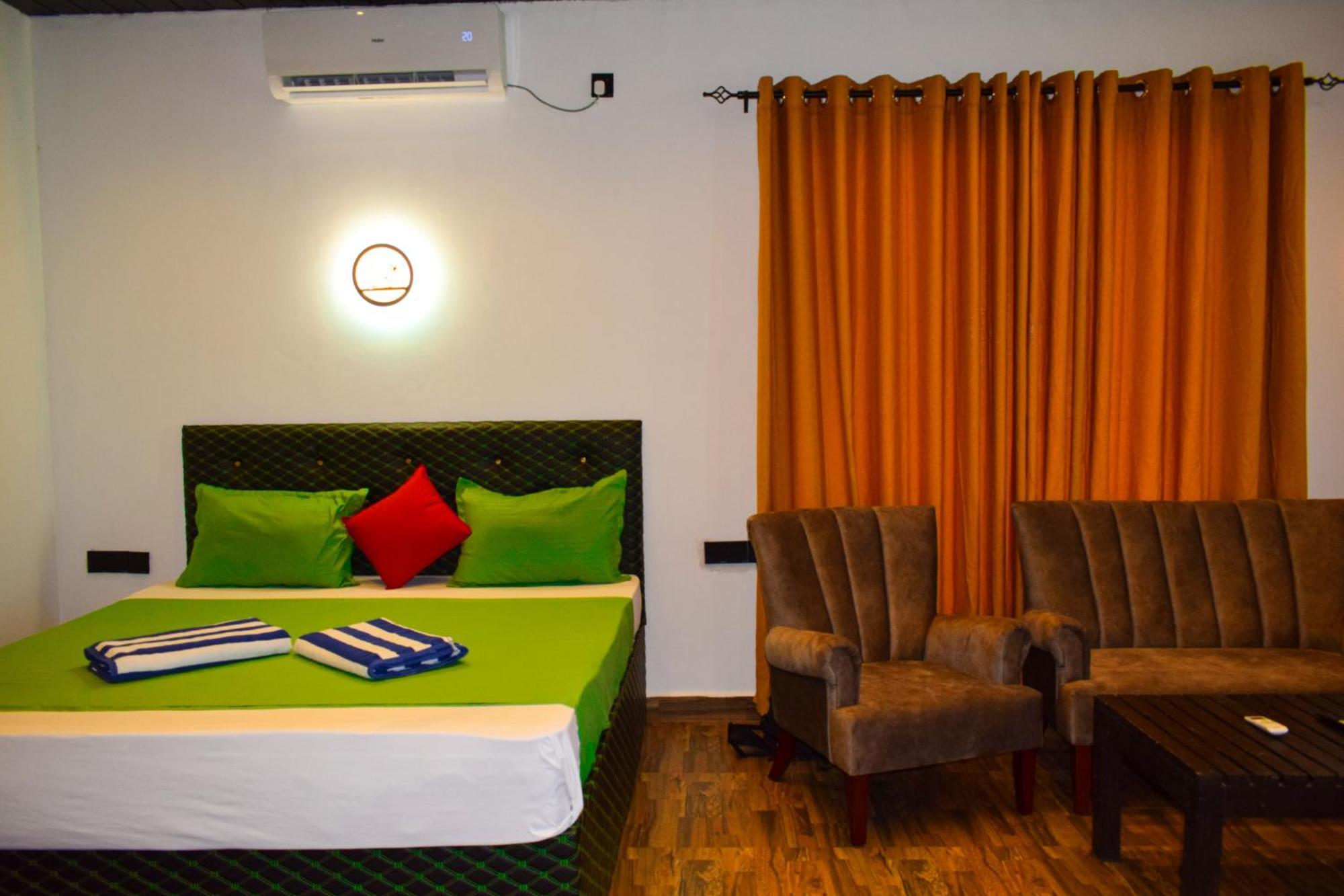 Hotel Green Garden Тринкомали Экстерьер фото