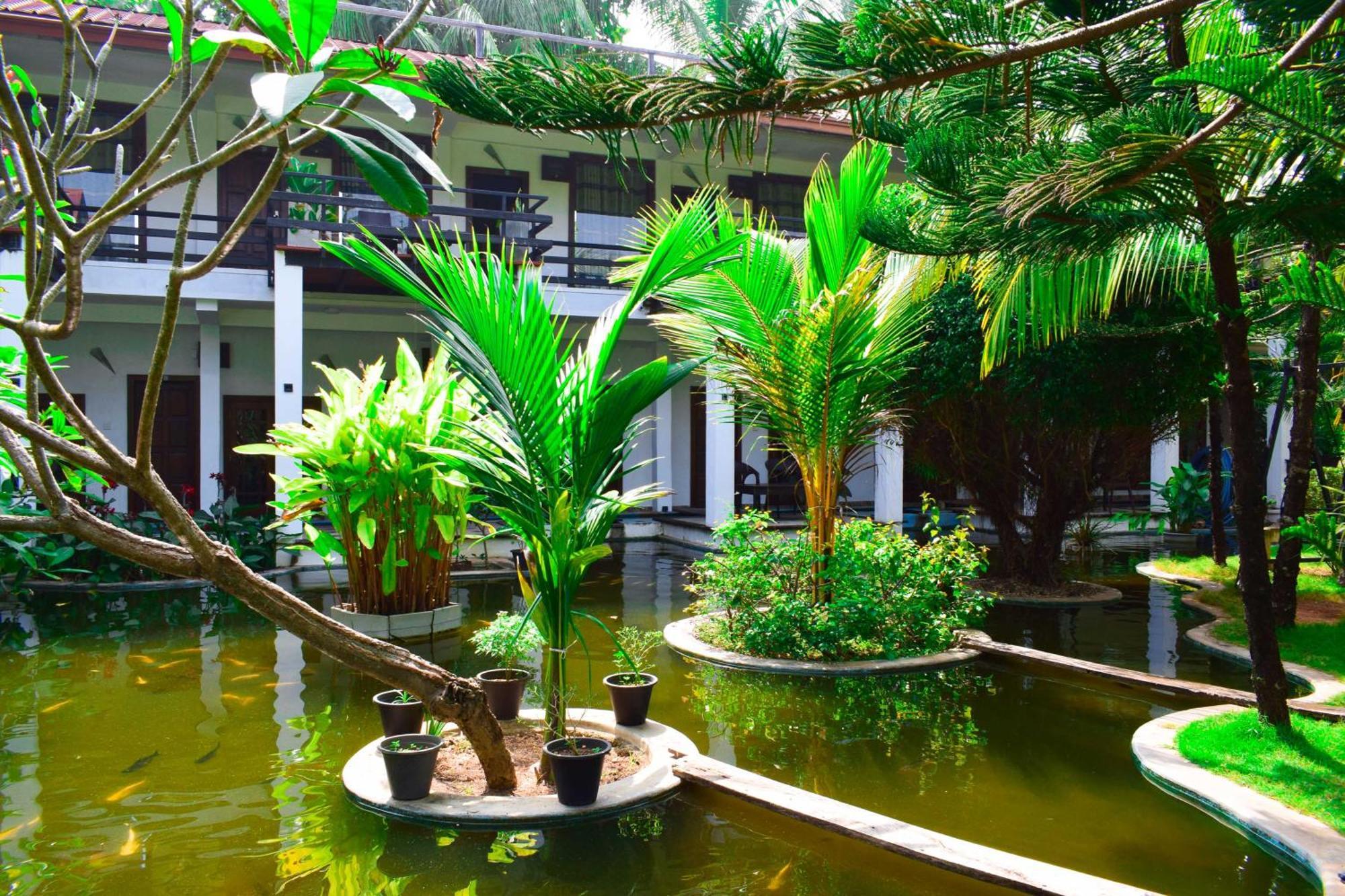 Hotel Green Garden Тринкомали Экстерьер фото