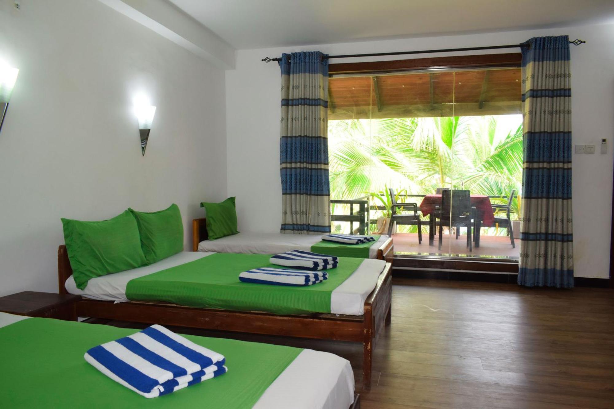Hotel Green Garden Тринкомали Экстерьер фото