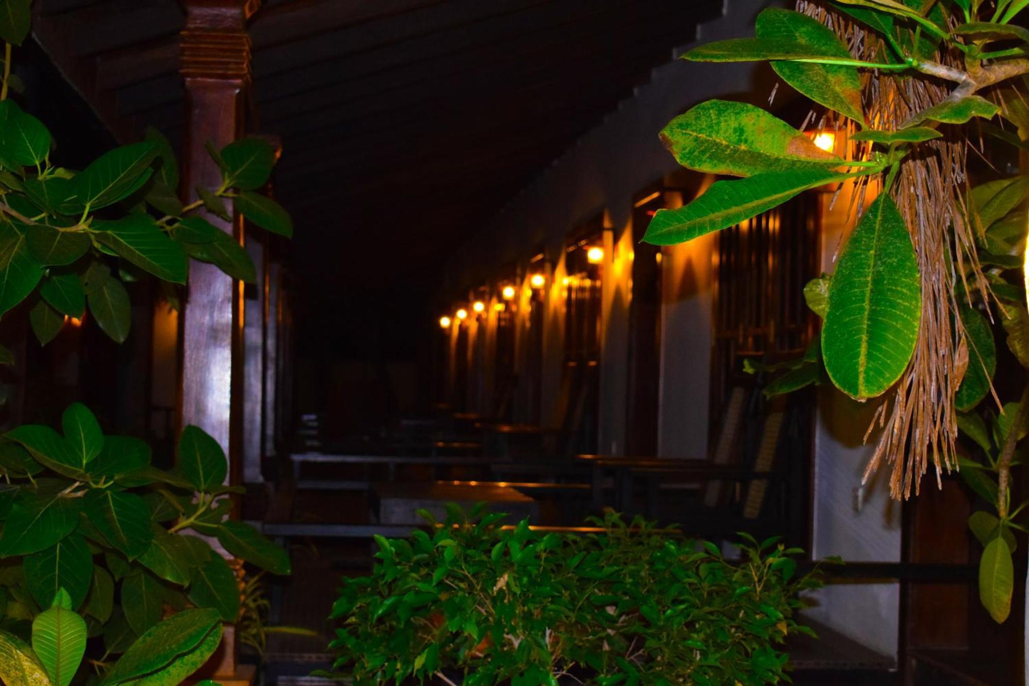 Hotel Green Garden Тринкомали Экстерьер фото
